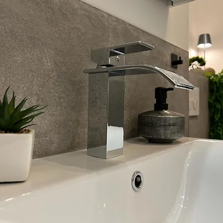 W&d Living - Kleines Italien Mit Parkplatz Und Balkon *